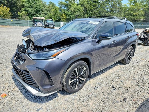 2022 TOYOTA HIGHLANDER XSE