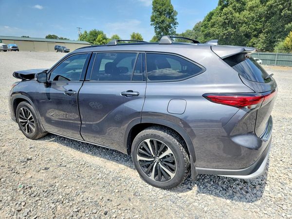 2022 TOYOTA HIGHLANDER XSE