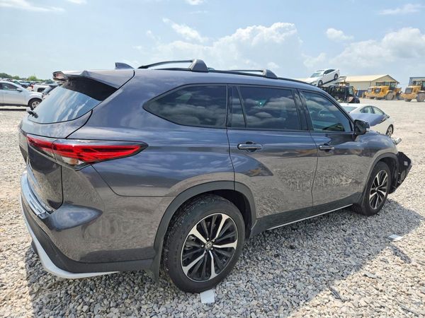 2022 TOYOTA HIGHLANDER XSE