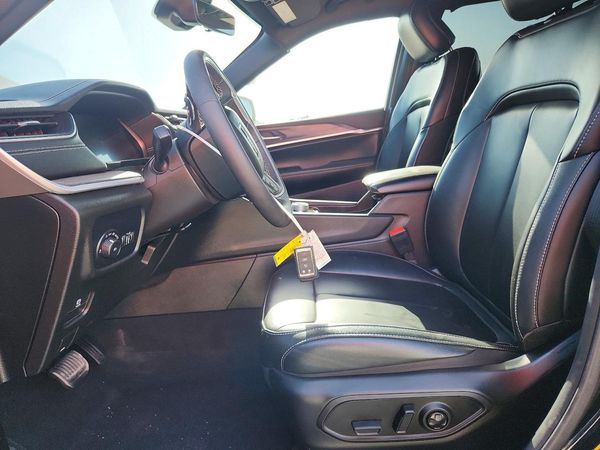 2025 JEEP GRAND CHEROKEE