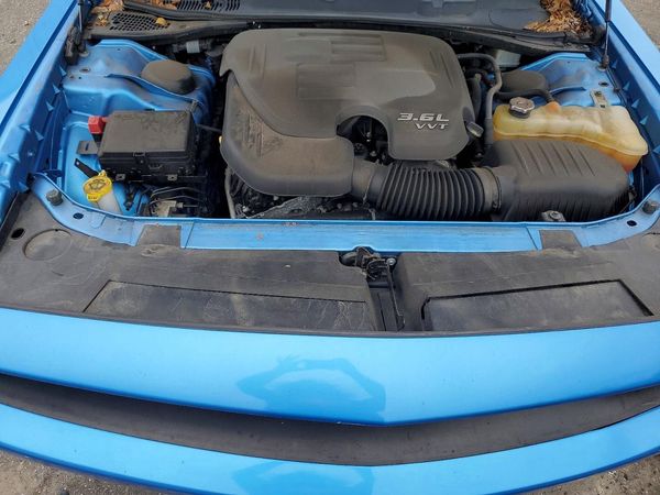 2019 DODGE CHALLENGER SXT — Engine bay