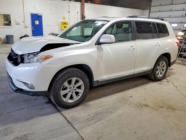 2013 TOYOTA HIGHLANDER Base/Hybrid — Front 3/4
