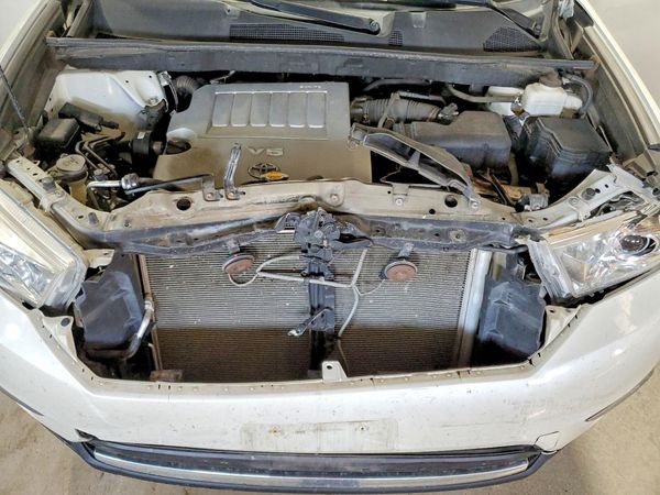 2013 TOYOTA HIGHLANDER Base/Hybrid — Engine bay