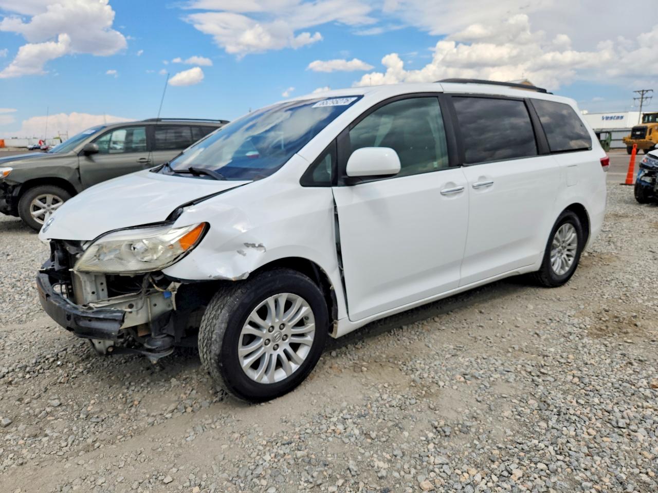 2014 TOYOTA SIENNA