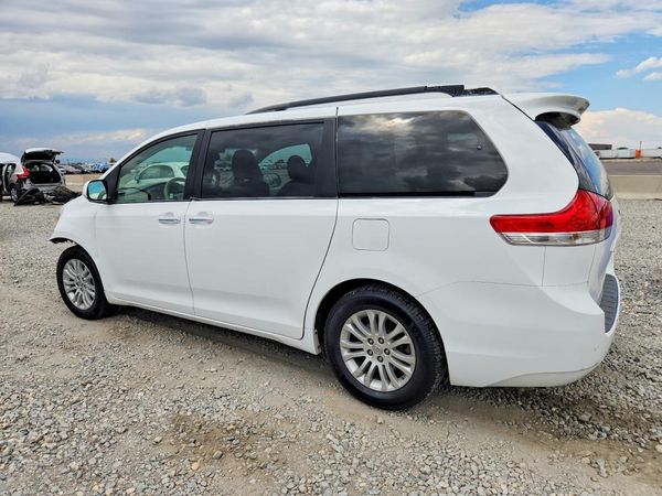 2014 TOYOTA SIENNA