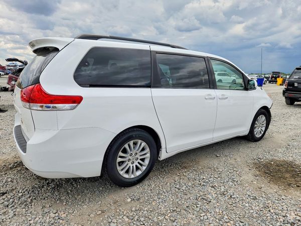 2014 TOYOTA SIENNA