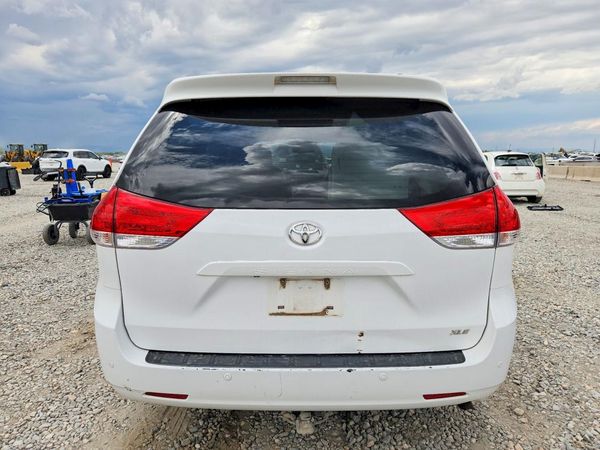 2014 TOYOTA SIENNA