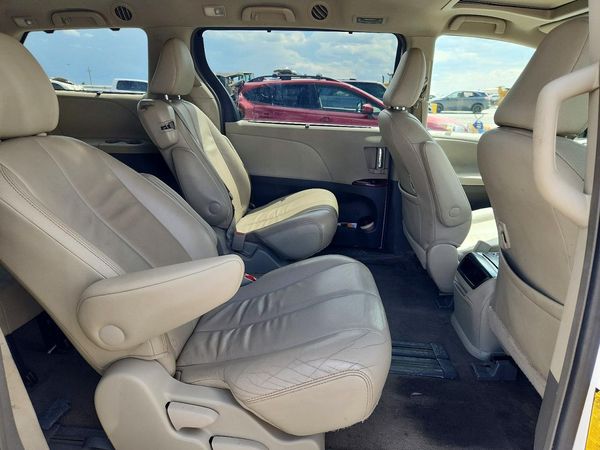 2014 TOYOTA SIENNA