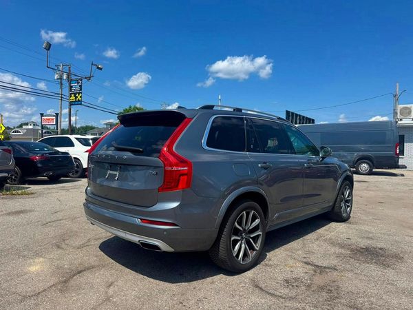 2019 VOLVO XC90 Momentum