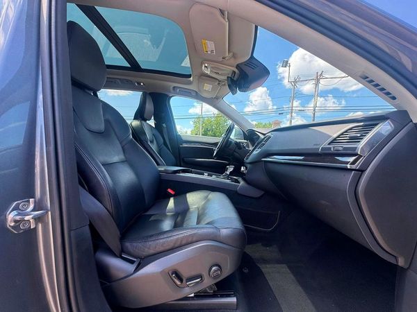 2019 VOLVO XC90 Momentum