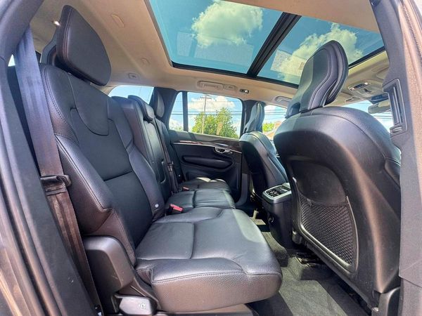 2019 VOLVO XC90 Momentum