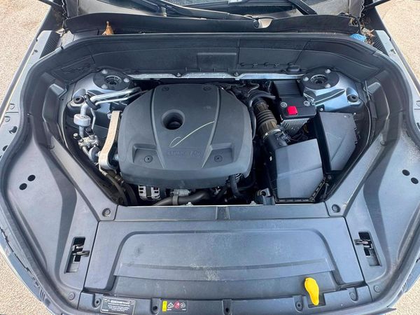 2019 VOLVO XC90 Momentum