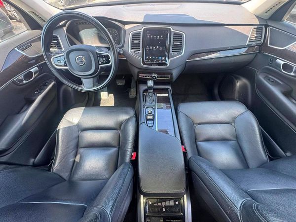2019 VOLVO XC90 Momentum