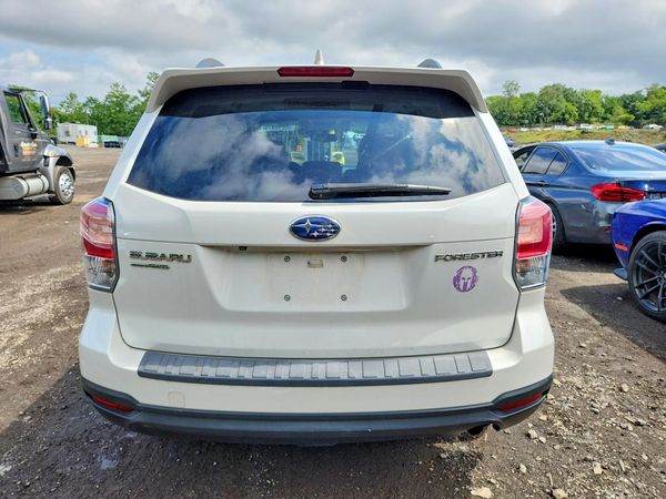 2018 SUBARU FORESTER Premium+ES