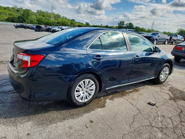2014 TOYOTA CAMRY