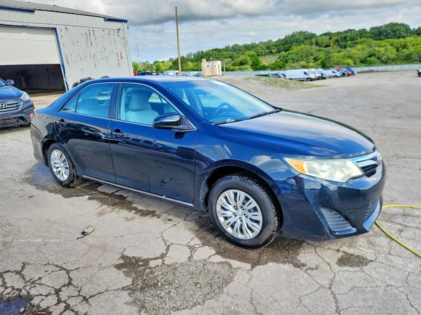 2014 TOYOTA CAMRY