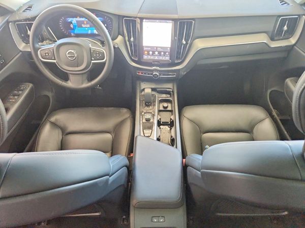 2025 VOLVO XC60 Core