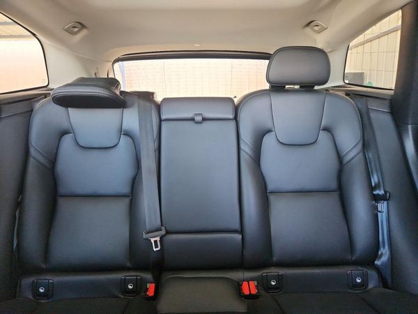 2025 VOLVO XC60 Core