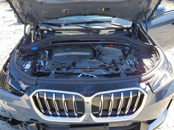 2025 BMW X1 xDrive28i — Engine bay