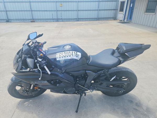 2025 YAMAHA YZFR7