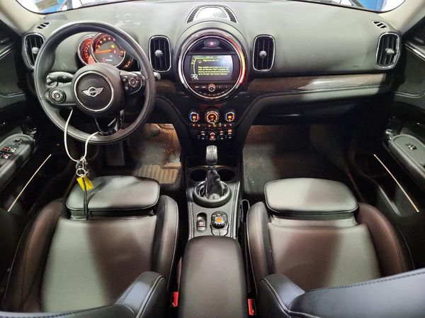2018 MINI COOPER