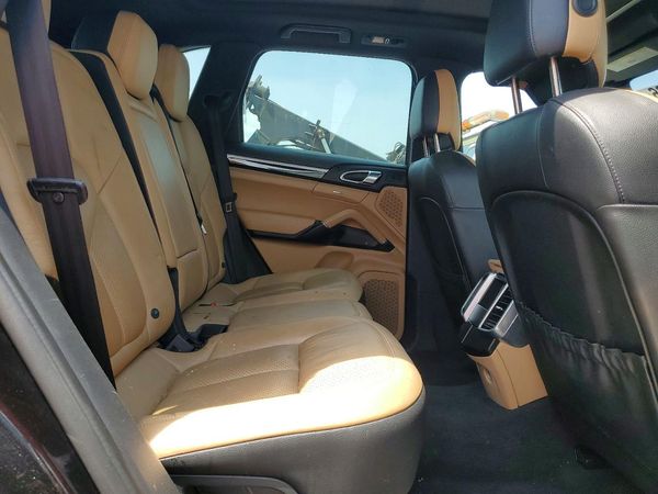 2016 PORSCHE CAYENNE