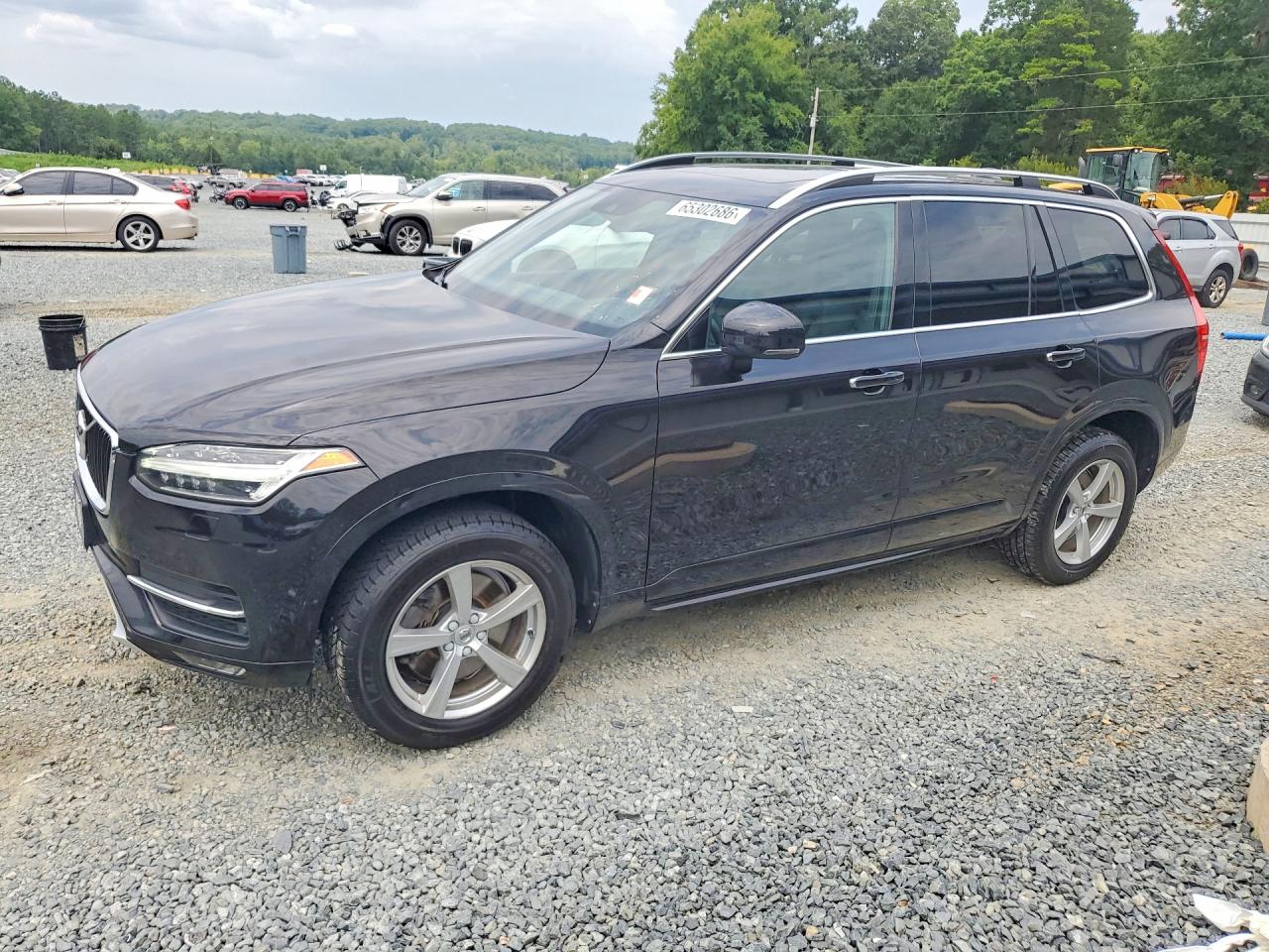 2018 VOLVO XC90 Momentum — Front 3/4