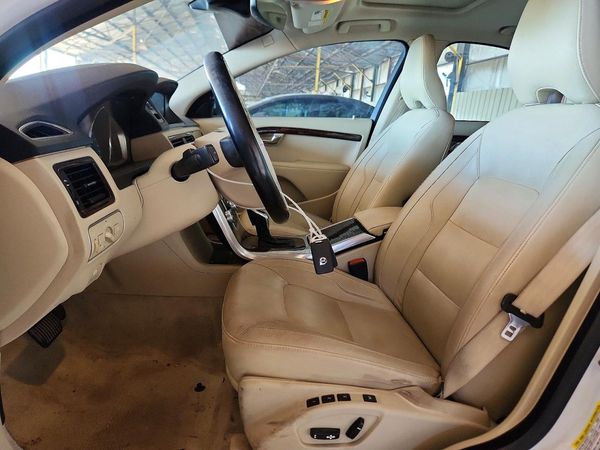 2015 VOLVO S80 Premier (non R design) — DENT
