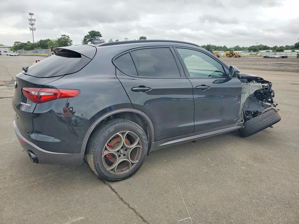 2022 ALFA ROMEO STELVIO