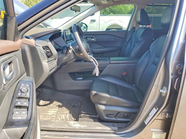 2021 NISSAN ROGUE SV — DENT