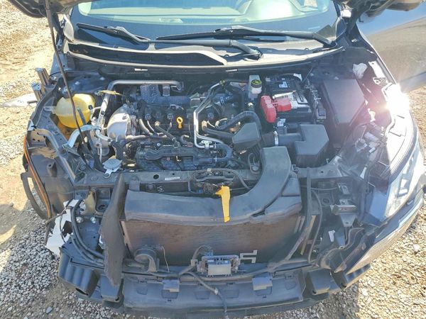 2021 NISSAN ROGUE SV — Engine bay