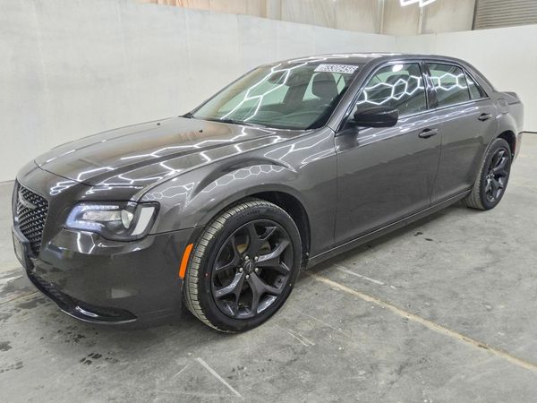 2021 CHRYSLER 300 300 Touring, Limited — Front 3/4
