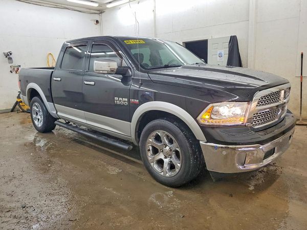 2016 RAM 1500 LARAMIE CREW CAB 4X4