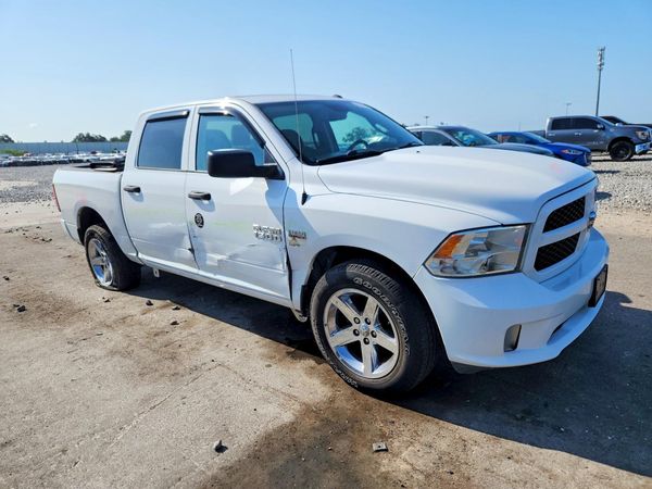 2016 RAM 1500 ST CREW CAB 4X4