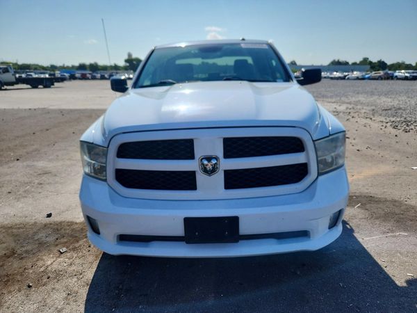 2016 RAM 1500 ST CREW CAB 4X4