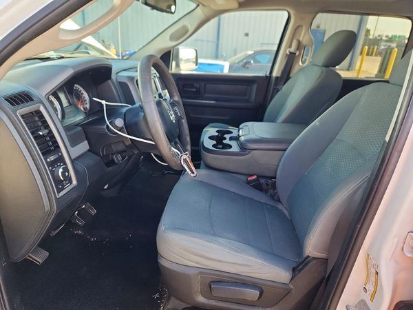 2016 RAM 1500 ST CREW CAB 4X4