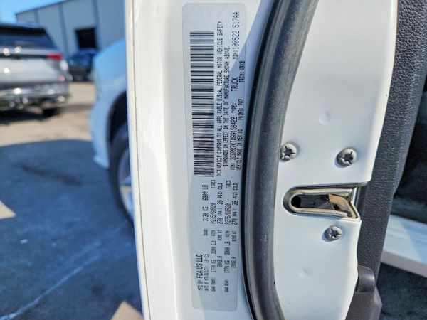 2016 RAM 1500 ST CREW CAB 4X4