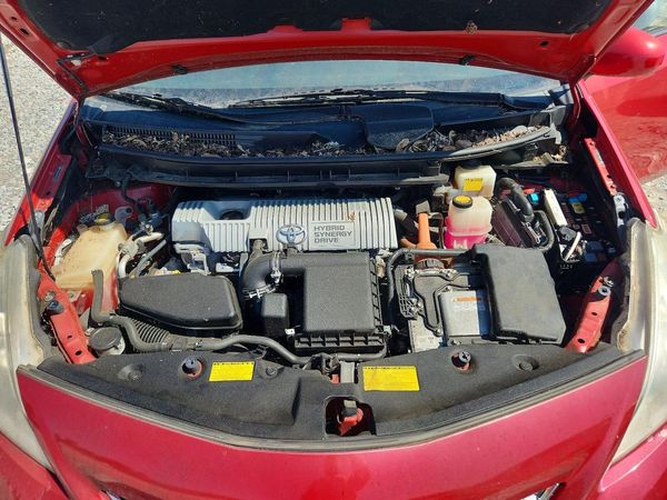 2012 TOYOTA PRIUS — Engine bay