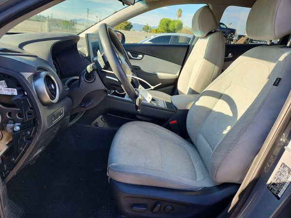 2023 HYUNDAI KONA SE