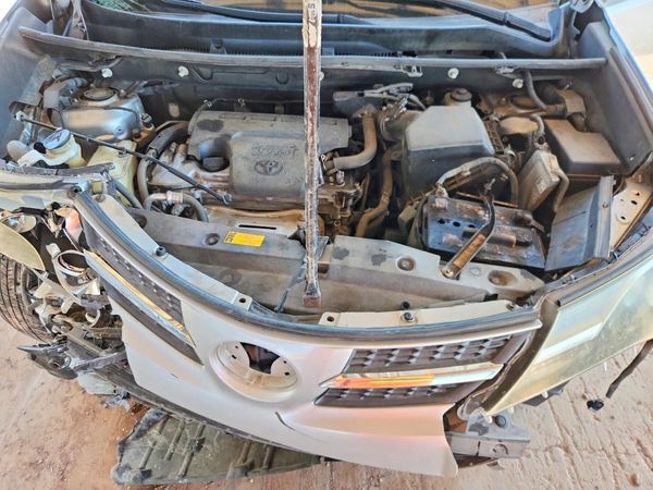 2014 TOYOTA RAV4 Sports — Engine bay