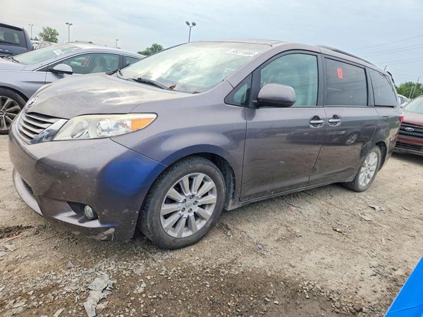 2015 TOYOTA SIENNA