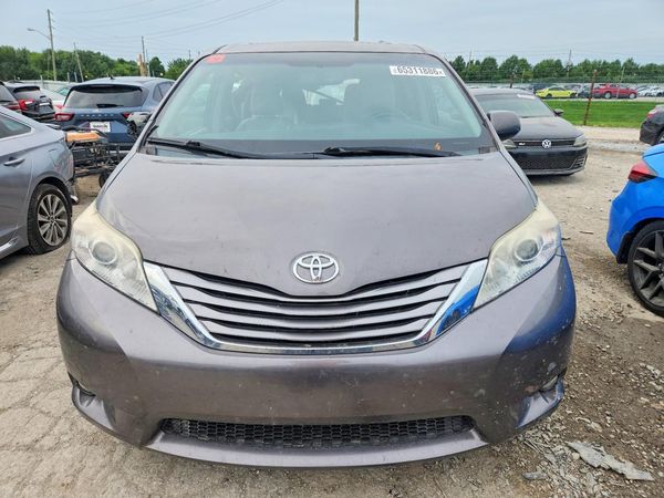 2015 TOYOTA SIENNA