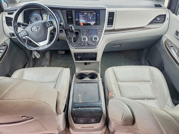2015 TOYOTA SIENNA