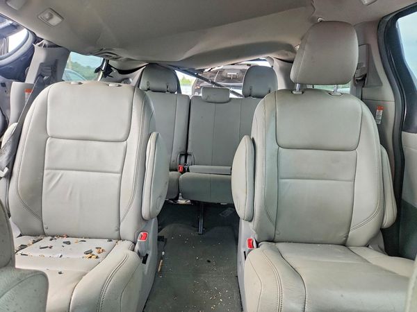 2015 TOYOTA SIENNA