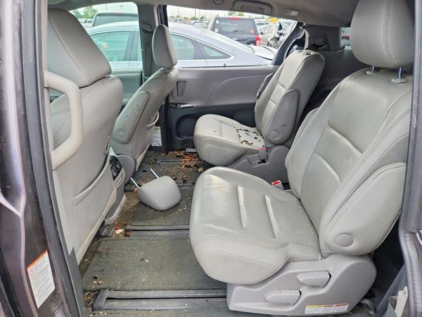 2015 TOYOTA SIENNA