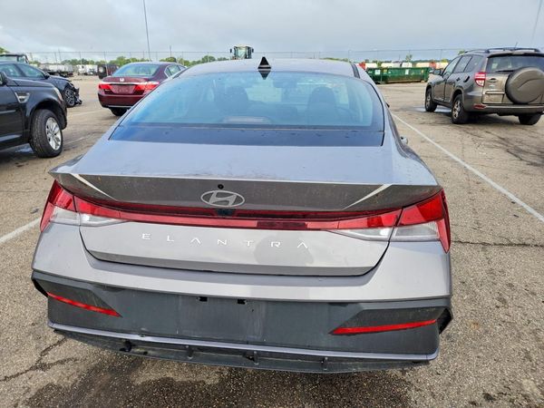 2024 HYUNDAI ELANTRA