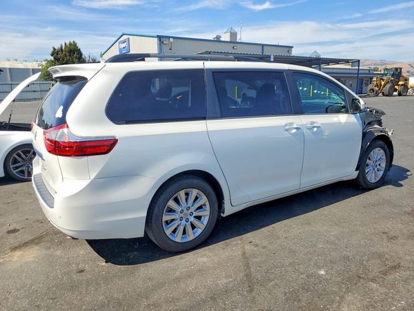 2015 TOYOTA SIENNA