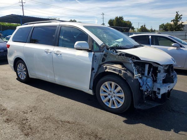 2015 TOYOTA SIENNA