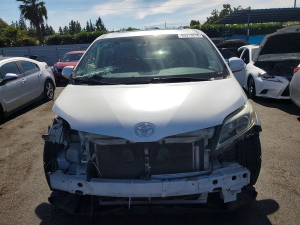 2015 TOYOTA SIENNA
