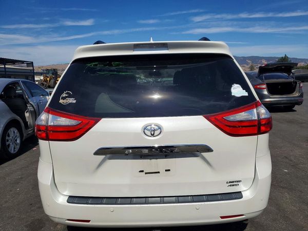 2015 TOYOTA SIENNA